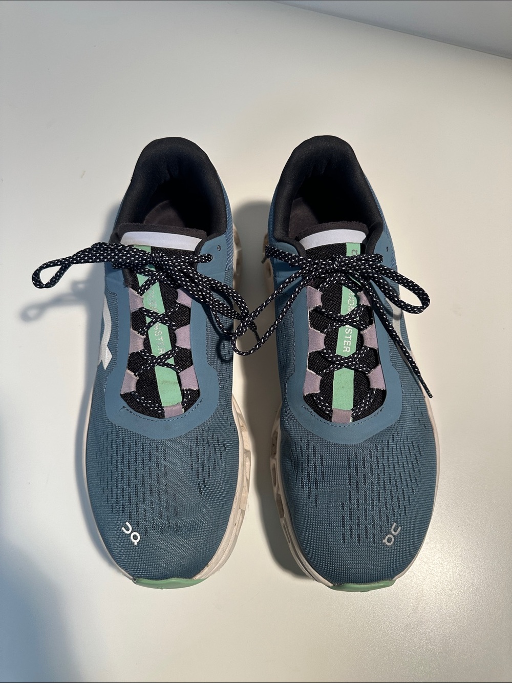 On Cloudmaster Mens’s Running Shoes.